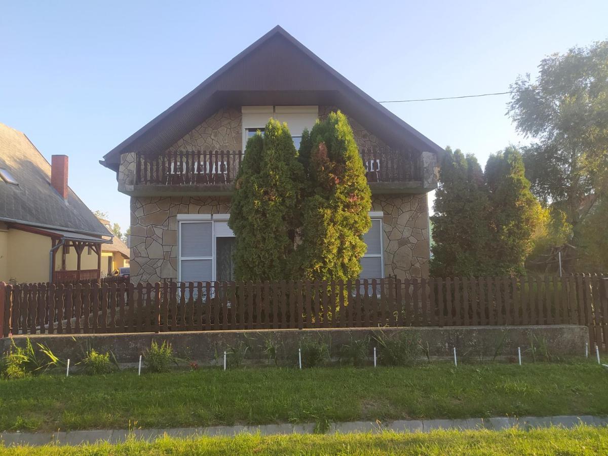 Etus Vendeghaz Villa Balatonfenyves Ngoại thất bức ảnh