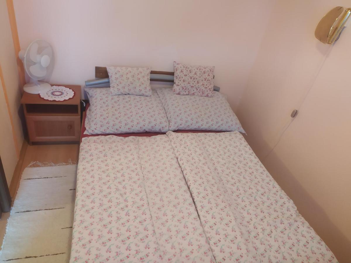 Etus Vendeghaz Villa Balatonfenyves Ngoại thất bức ảnh